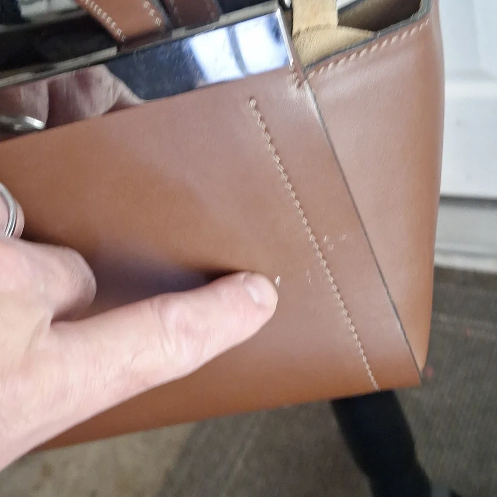 Alberta Di Canio Leather Crossbody Handbag - Picture 7 of 15